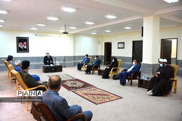 دیدار کارکنان معاونت پرورشی و فرهنگی اداره آموزش و پرورش استان بوشهر با آیت الله صفایی بوشهری