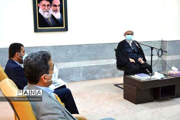 دیدار کارکنان معاونت پرورشی و فرهنگی اداره آموزش و پرورش استان بوشهر با آیت الله صفایی بوشهری