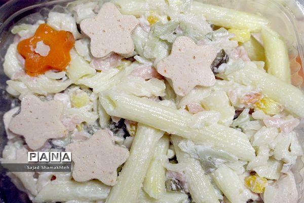 برپایی جشنواره خیریه غذا برای کودکان کار در اهواز