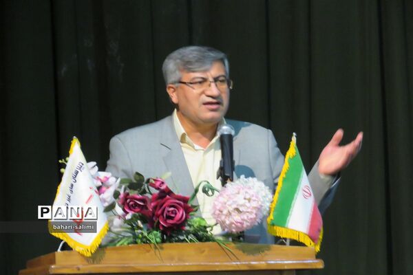 مراسم تجلیل از برترین های کنکور سراسری دبیرستان معلم شاهین دژ برگزار شد