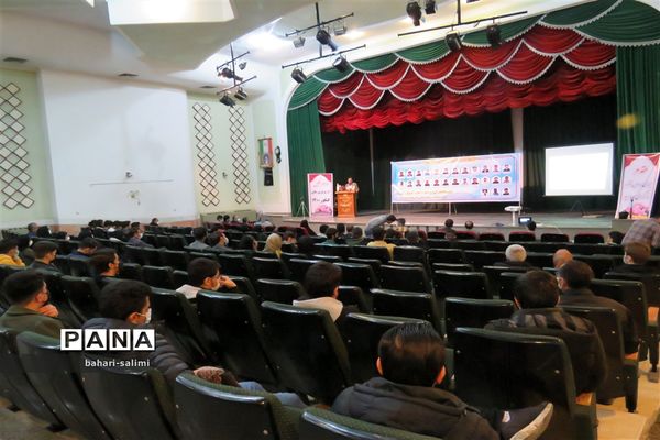 مراسم تجلیل از برترین های کنکور سراسری دبیرستان معلم شاهین دژ برگزار شد