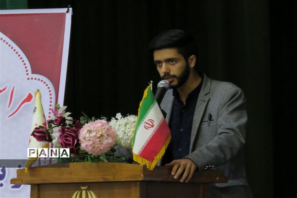 مراسم تجلیل از برترین های کنکور سراسری دبیرستان معلم شاهین دژ برگزار شد