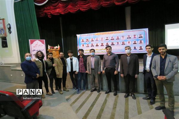 مراسم تجلیل از برترین های کنکور سراسری دبیرستان معلم شاهین دژ برگزار شد