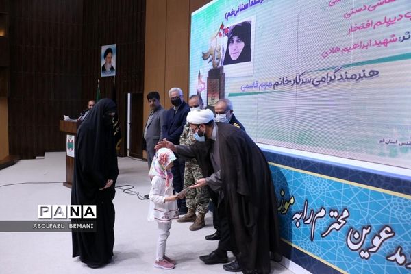 تجلیل از برگزیدگان جشنواره فانوس در قم