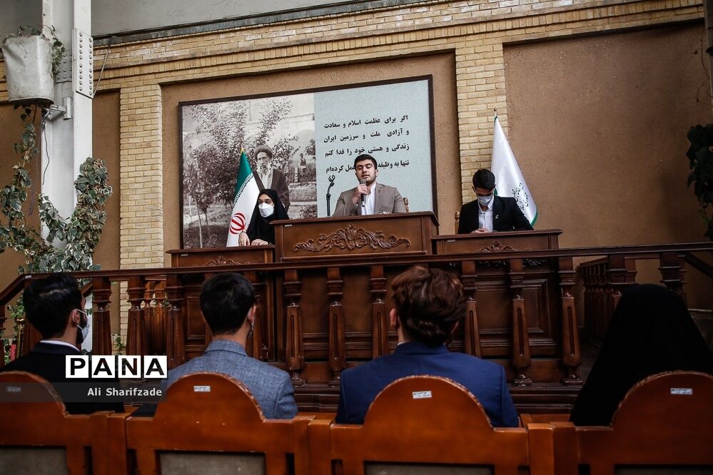 بازدید اعضا مجلس دانش آموزی از موزه مدرس
