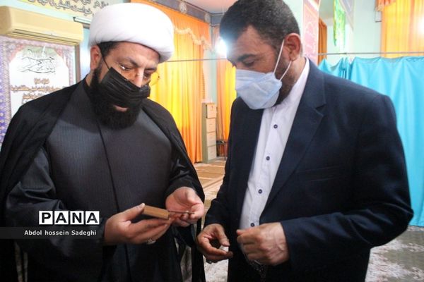 نماز جماعت ظهر و عصر در اداره  کل آموزش و پرورش استان بوشهر