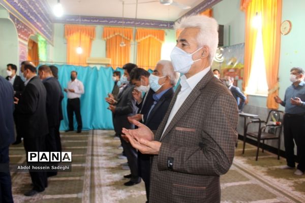 نماز جماعت ظهر و عصر در اداره  کل آموزش و پرورش استان بوشهر