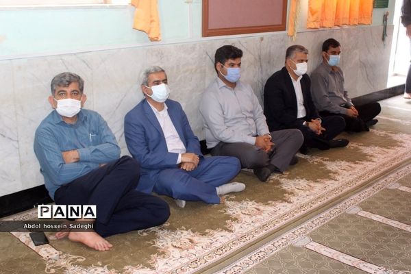 نماز جماعت ظهر و عصر در اداره  کل آموزش و پرورش استان بوشهر