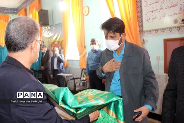 نماز جماعت ظهر و عصر در اداره  کل آموزش و پرورش استان بوشهر