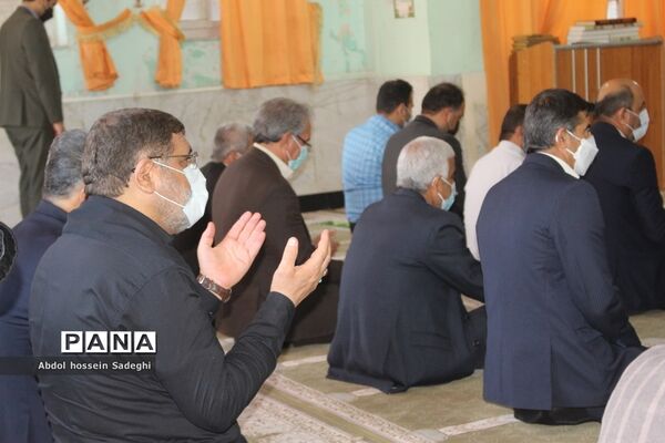 نماز جماعت ظهر و عصر در اداره  کل آموزش و پرورش استان بوشهر
