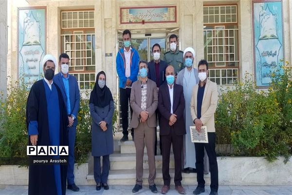 تجلیل از کتابدار کتابخانه عمومی دکتر شکوهی شهرخوسف