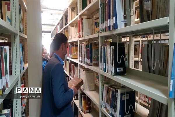 تجلیل از کتابدار کتابخانه عمومی دکتر شکوهی شهرخوسف