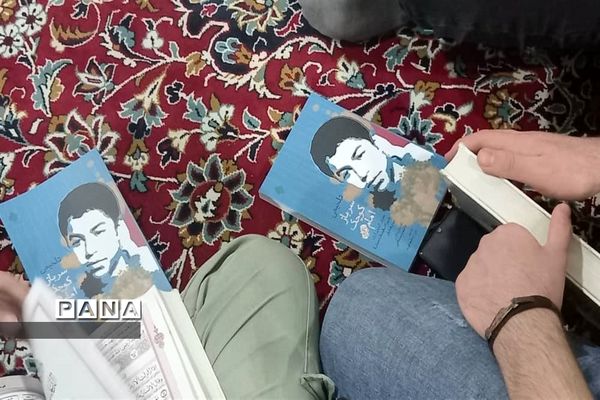 توزیع کتاب به دانش آموزان و بسیجیان محله کیانشهر منطقه ۱۵ به مناسبت هفته کتاب و کتابخوانی