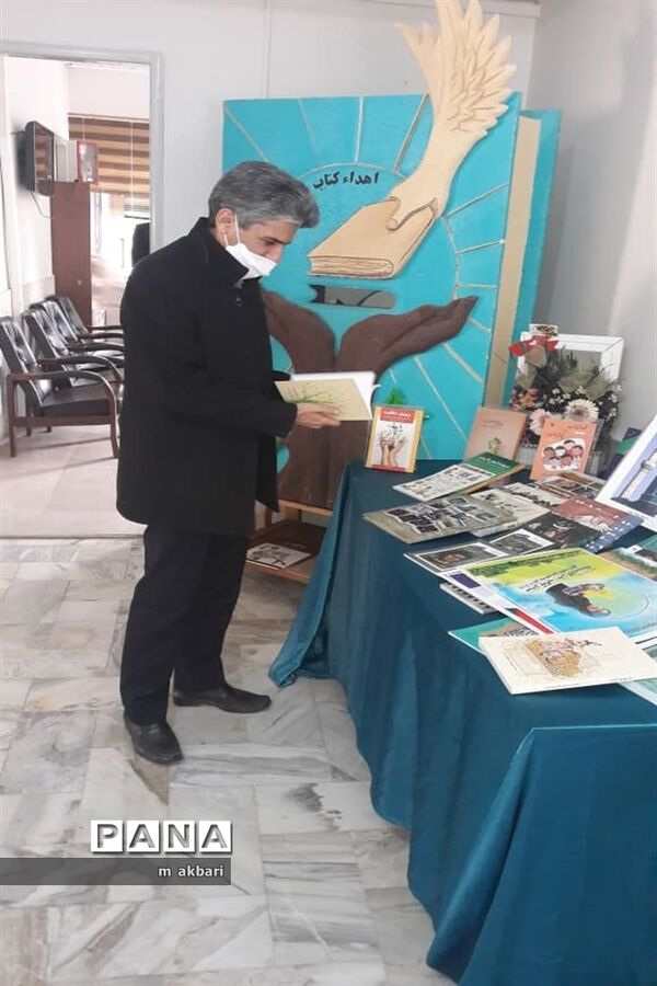 برپایی نمایشگاه کتاب به مناسبت نکوداشت هفته کتاب و کتاب خوانی