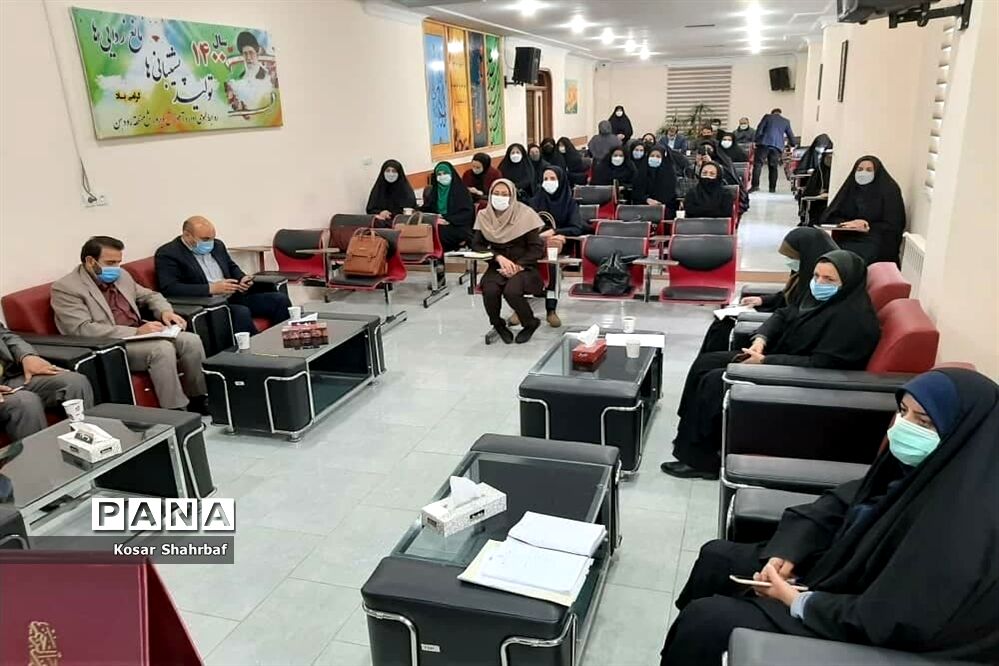 جلسه توجیهی معاونین و مربیان پرورشی در  رودهن