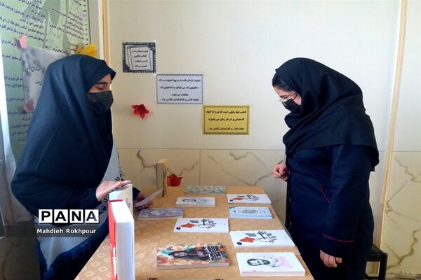 حال خوش خواندن به مناسبت هفته ی کتاب و کتابخوانی در دبیرستان دخترانه نرجسیه