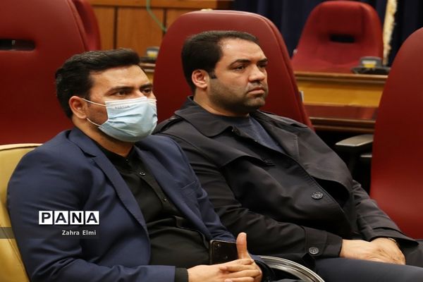 نشست رونمایی از مجموعه شعر کاغذ پران