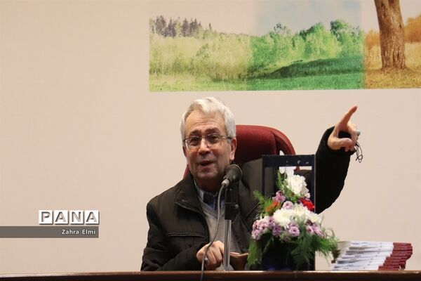 نشست رونمایی از مجموعه شعر کاغذ پران