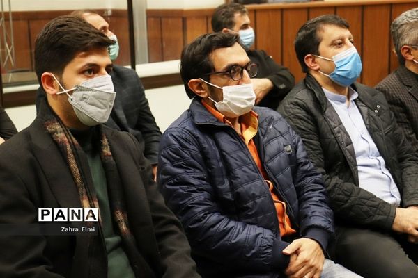 نشست رونمایی از مجموعه شعر کاغذ پران