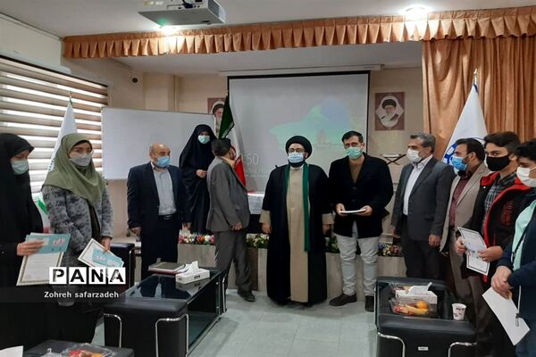 تقدیر از برگزیدگان  قرآنی در رودهن