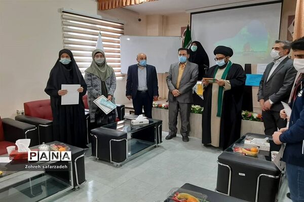 تقدیر از برگزیدگان  قرآنی در رودهن