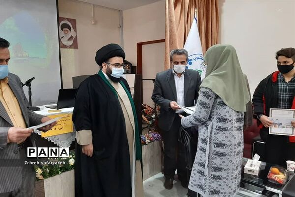 تقدیر از برگزیدگان  قرآنی در رودهن