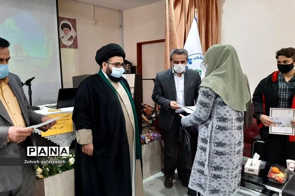 تقدیر از برگزیدگان  قرآنی در رودهن