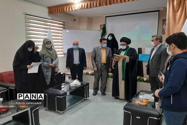 تقدیر از برگزیدگان  قرآنی در رودهن