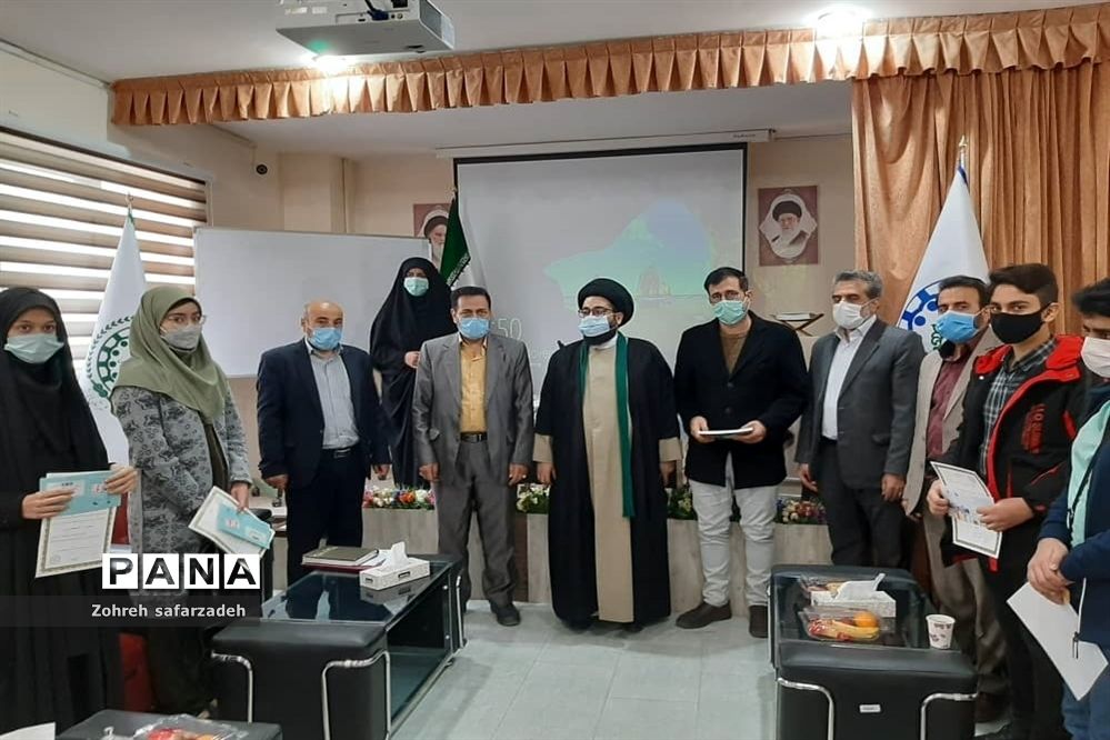 تقدیر از برگزیدگان  قرآنی در رودهن