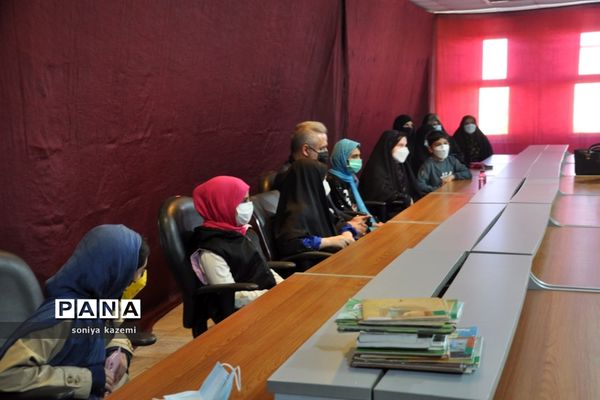 نشست باشگاه کتابخوانی حضرت معصومه در ساری