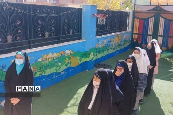 تجلیل از دانش‌آموزان فعال در یادواره شهدای پردیس