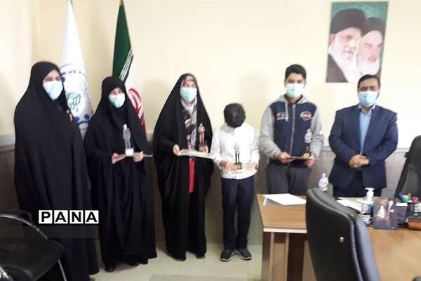 تجلیل از دانش‌آموزان فعال در یادواره شهدای پردیس
