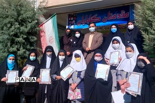 تجلیل از دانش‌آموزان فعال در یادواره شهدای پردیس