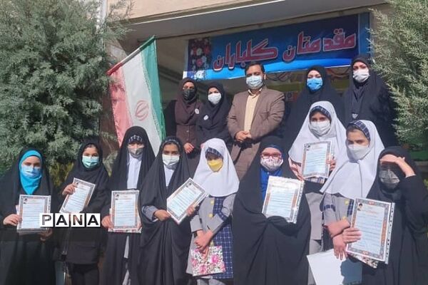 تجلیل از دانش‌آموزان فعال در یادواره شهدای پردیس