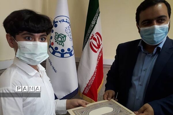 تجلیل از دانش‌آموزان فعال در یادواره شهدای پردیس