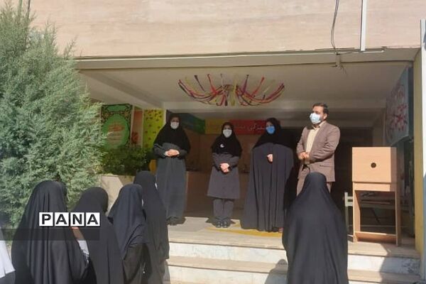تجلیل از دانش‌آموزان فعال در یادواره شهدای پردیس