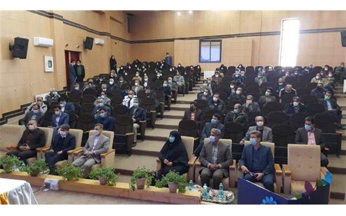 مدرسه کانون است و ما معلمان نقش آفرین هستیم