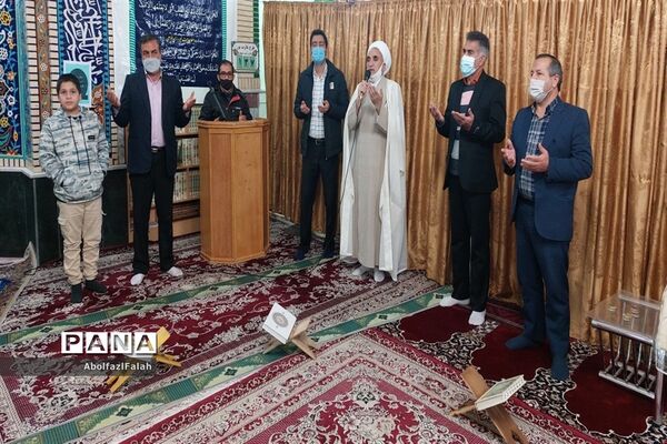 محفل انس با قرآن در مدرسه بصیری کاشمر