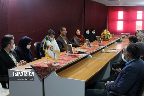 مراسم رونمایی و نقد کتاب «من فراموش می شوم» در ساری