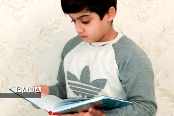 کتابخوانی دانش آموزی در دبستان دانش پردیس