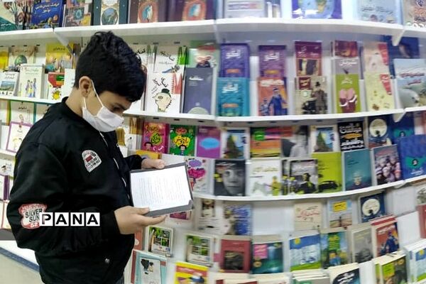 کتابخوانی دانش آموزی در دبستان دانش پردیس