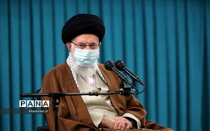 تقریظ رهبر انقلاب بر کتاب «تنها گریه کن»