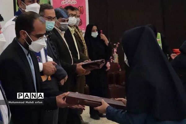 تجلیل از  دانش ‌آموزان مقام‌آور پیشتاز
