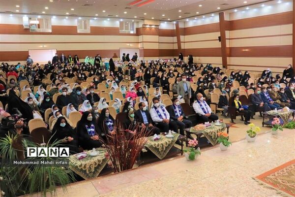 تجلیل از  دانش ‌آموزان مقام‌آور پیشتاز