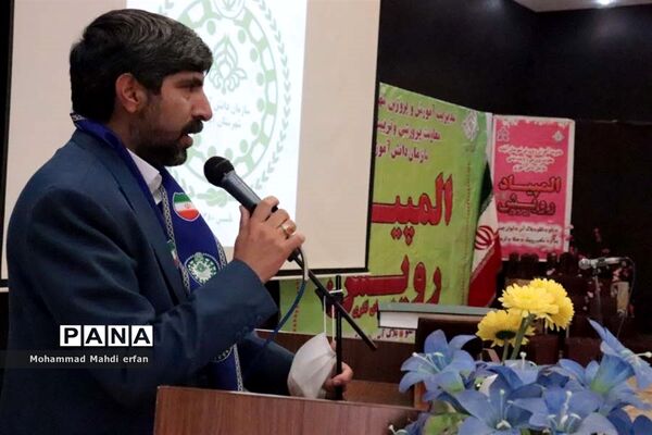 تجلیل از  دانش ‌آموزان مقام‌آور پیشتاز