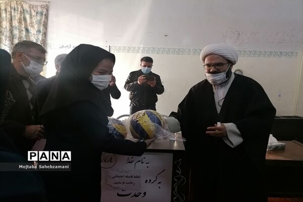بررسی نماینده مردم کاشمر از بررسی مشکلات تیم والیبال نشسته بانوان شهرستان