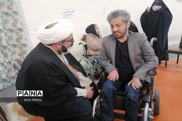 بررسی نماینده مردم کاشمر از بررسی مشکلات تیم والیبال نشسته بانوان شهرستان