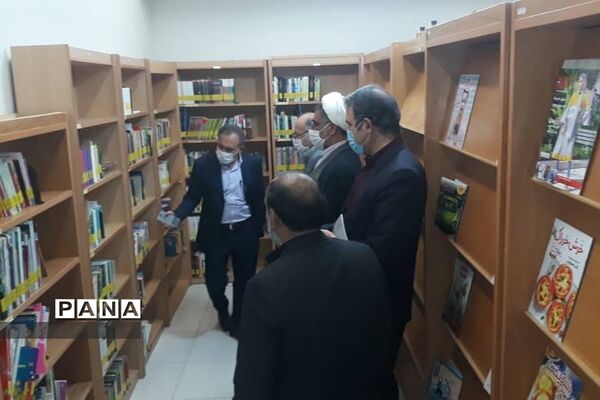 بازدید مدیر آموزش و پرورش شهرستان پردیس از کتابخانه عمومی