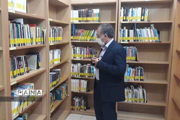بازدید مدیر آموزش و پرورش شهرستان پردیس از کتابخانه عمومی