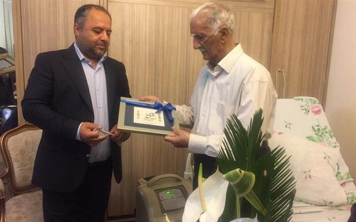 عیادت معاون وزیر از «سیدهادی موجانی» خیر مدرسه‌ساز